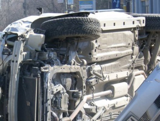 S-a urcat băut la volan şi s-a răsturnat cu maşina lângă cetatea Histria